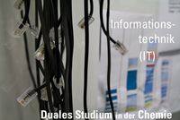 Das duale Studium in der Chemie: IT (Foto: SurfGuard, flickr, CC BY-NC-SA 2.0, das Foto wurde um den Text ergänzt.)