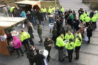 Die Azubis haben für die Kollegen einen Weihnachtsmarkt mit allem Drum und Dran organisert - mit Würstchen und Punsch und viel Herzblut. (Foto: Budenheim)